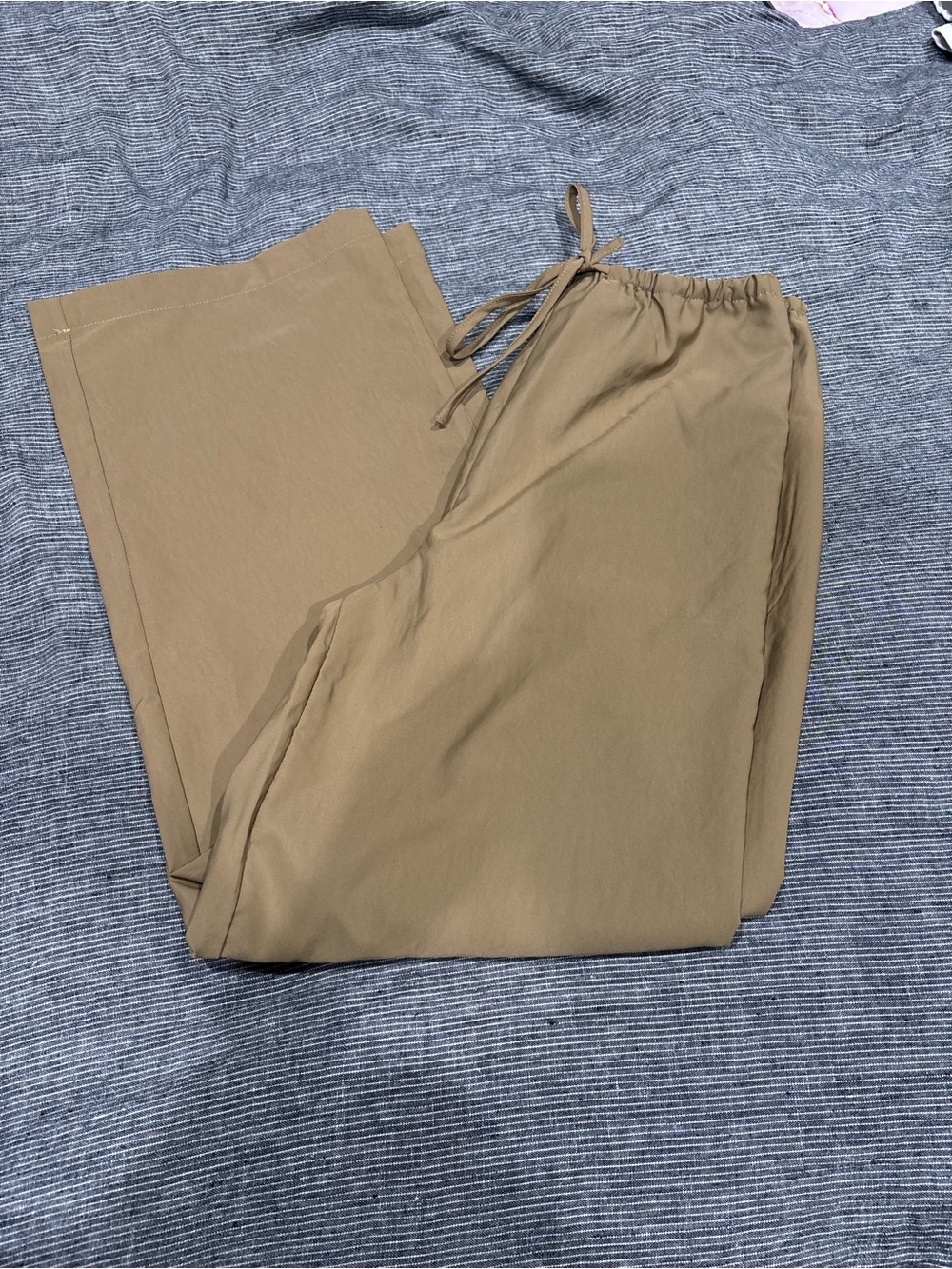 Women’s Relaxed Drawstring Joggers in Tan